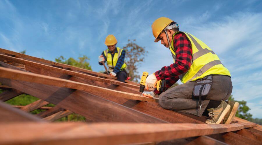 Professional Flat Roofing Installation services in Fruitland, IA
